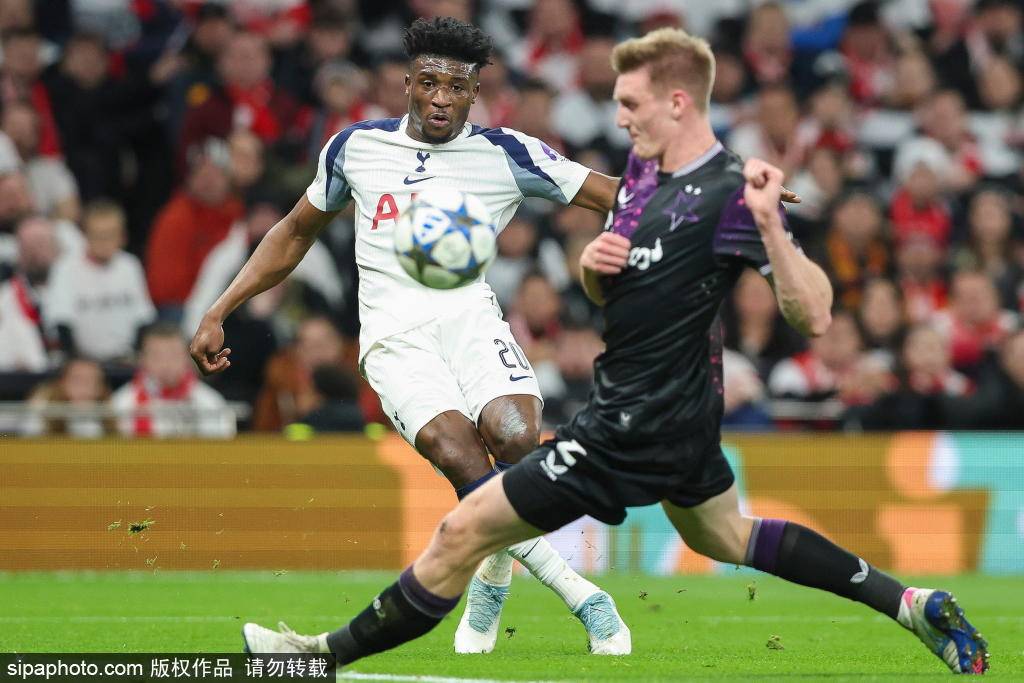 欧冠联赛阶段第6轮:热刺3-0布拉格斯拉维亚 西蒙斯造点破门库杜斯点射